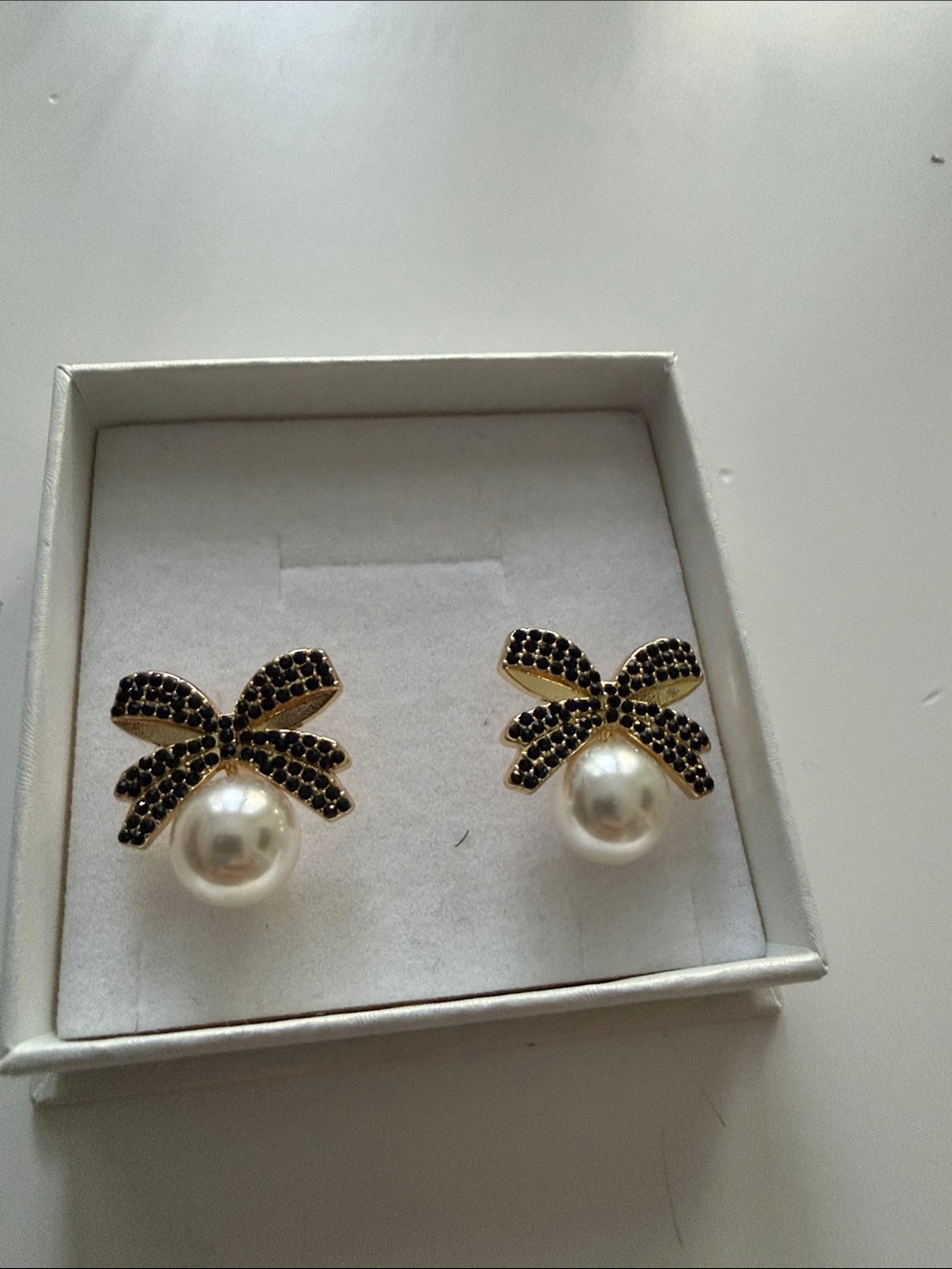NWOT Gold and Black Bow Pearl Earrings